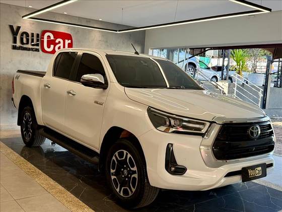 TOYOTA HILUX 2.8 D-4D TURBO DIESEL CD SRX 4X4 AUTOMÁTICO